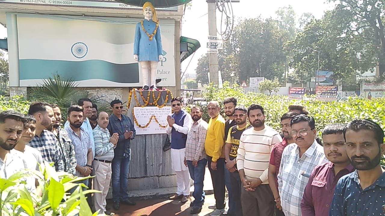 Shiv Sena paid obeisance to the martyrs
